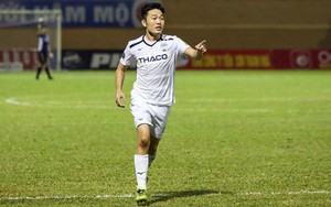 Khoảnh khắc Xuân Trường tái xuất sân cỏ sau 9 tháng điều trị chấn thương