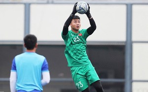 CẬN CẢNH: Thầy Park chỉ bài cho Văn Toản và các thủ môn U22 Việt Nam