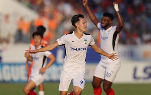 VIDEO bàn thắng HAGL 3-1 Quảng Nam: Văn Toàn giúp Tuấn Anh lập siêu phẩm