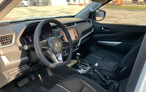 Lộ diện chi tiết nội, ngoại thất Nissan Terra 2023 tại Việt Nam