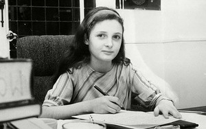 Thần đồng 11 tuổi thi đỗ ĐH Oxford, 17 tuổi có bằng Tiến sĩ nhưng tuổi thơ không chút tiếng cười