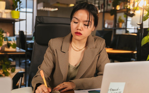 Đi làm quá áp lực, có nên nhảy việc khi còn vài tháng nữa là Tết?