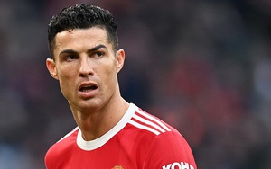Ronaldo ở lại, Man Utd được nhiều hơn mất