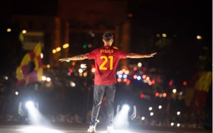 "Biển người" xếp hàng chào đón Dybala