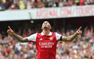 Jesus lập hat-trick, Arsenal "đánh tennis" ngày giành Emirates Cup