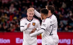 Ten Hag cũng không cứu nổi Van de Beek