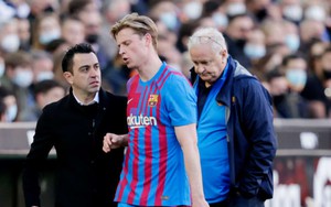 Chiều ý Barca, Xavi gây sốc cho De Jong