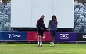 HLV Ten Hag dặn dò riêng 1 cầu thủ M.U sau buổi tập