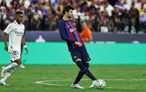 Pique 'muối mặt' ở El Clasico