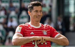 Robert Lewandowski có gì hơn các tiền đạo Barcelona?