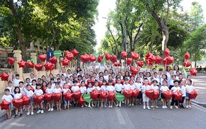 Tim – Trương Quỳnh Anh hát chung MV 'Cho con tuổi thơ'