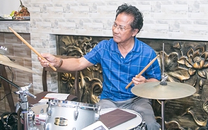 Chế Linh trổ tài chơi trống, chỉ huy 2 con tập nhạc trước đêm diễn