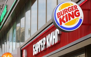 Người Nga phẫn nộ vì màn treo thưởng 50.000 USD cho cô gái mang bầu với cầu thủ World Cup