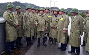 Phó Thủ tướng Trịnh Đình Dũng yêu cầu đảm bảo an toàn cho người dân khi bão số 4 đổ bộ.