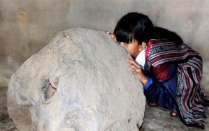 Quảng Ngãi phát hiện Tù Và bằng đá độc, lạ trên thảo nguyên Bùi Hui