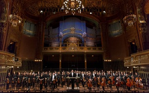 NSND Đặng Thái Sơn chào năm mới trong đêm hòa nhạc Việt - Hàn