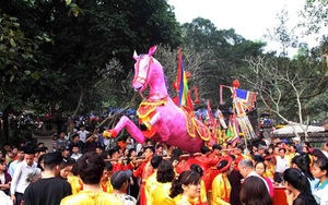 Khai hội Gióng đền Sóc Sơn: Tán lộc hoa tre, lộc trầu cau cho người dân trong trật tự