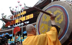 Những hình ảnh đông đúc ngày khai hội chùa Hương