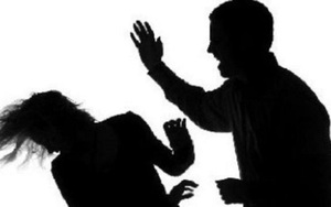 Phê chuẩn quyết định khởi tố kẻ đánh đập một cô gái trẻ ở thị xã Nghĩa Lộ, Yên Bái