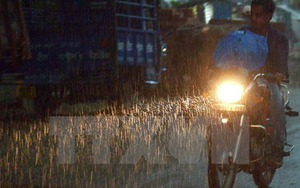 Đêm 2/9, mưa và dông bao trùm các khu vực trong cả nước