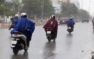 Thời tiết đêm 13/9: Các vùng đề phòng mưa dông, nguy cơ lốc xoáy và gió giật mạnh