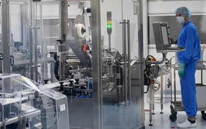 Nga nghiên cứu vaccine ngừa COVID-19 dưới dạng nhỏ giọt hoặc xịt