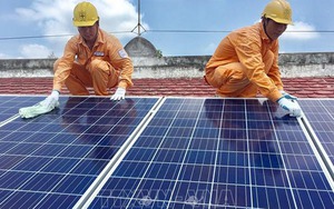 Cảnh báo ẩn họa cháy nổ từ các dự án điện năng lượng mặt trời áp mái