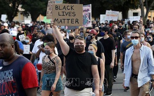 Mỹ không truy tố cảnh sát bắn trọng thương người da màu Jacob Blake