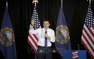 Bộ trưởng Giáo dục Mỹ từ chức - Các nhà lập pháp Mỹ kêu gọi quan chức chính phủ tiếp tục làm việc