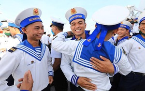 Tiễn đoàn tàu mang Tết ra huyện đảo Trường Sa