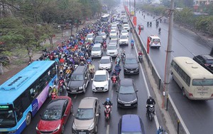 Nhiều tuyến đường cửa ngõ Thủ đô ùn tắc do người dân đổ về sau kỳ nghỉ Tết