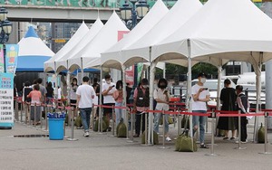 Hàn Quốc cảnh báo nguy cơ mất kiểm soát làn sóng lây nhiễm thứ 4