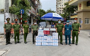 Nhân dân Thủ đô tiếp sức cho cuộc chiến cam go chống 'giặc' Covid-19