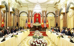 Chủ tịch nước Nguyễn Xuân Phúc tiếp Phó Tổng thống Hoa Kỳ Kamala Harris