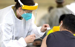 Cân nhắc điều chỉnh vaccine Covid-19 đối phó với biến thể mới Omicron