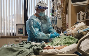 Omicron có thể gây nguy cơ tái nhiễm cao hơn 3 lần so với Delta