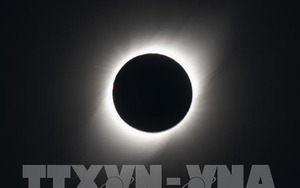 Nhật thực toàn phần khiến Nam Cực chìm trong bóng tối