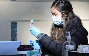 Quân đội Mỹ phát triển vaccine phòng ngừa tất cả các biến thể của virus SARS-CoV-2