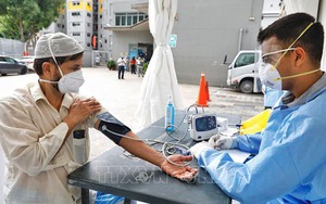 Số ca mắc mới Covid-19 tại Singapore lần đầu vượt 10.000 ca/ngày