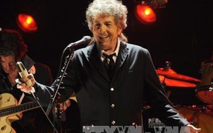 Chủ nhân giải Nobel Văn học huyền thoại âm nhạc Bob Dylan ra sách mới
