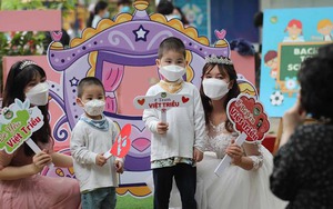 Muôn vàn cảm xúc trong ngày đầu bé tới trường