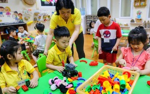 Trẻ mầm non Hà Nội tới trường trở lại