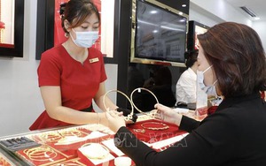 Giá vàng sáng 20/4 giảm 550 nghìn đồng/lượng