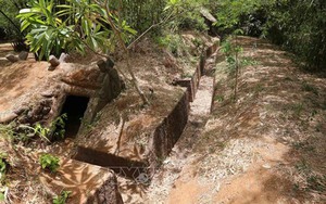 Nhiều cửa hầm ở Địa đạo Vịnh Mốc bị xuống cấp và hư hại nghiêm trọng