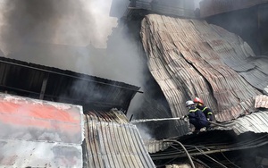 Hà Nội dập tắt vụ cháy tại cơ sở sản xuất chăn ga, gối đệm ở Thường Tín