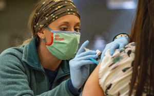 FDA Mỹ khuyến cáo hạn chế tiêm vaccine ngừa Covid-19 Johnson & Johnson