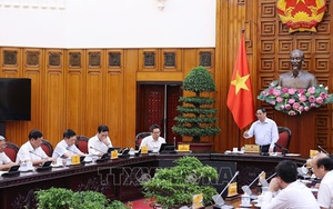 Thủ tướng Phạm Minh Chính: Khẩn trương xử lý tình trạng thiếu thuốc, vật tư y tế và nhân lực y tế nghỉ việc