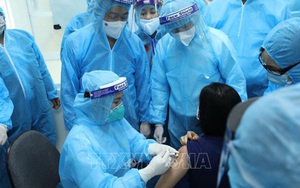 Số mắc mới tăng lên hơn 2.000 ca, tập trung đẩy nhanh tốc độ tiêm vaccine Covid-19