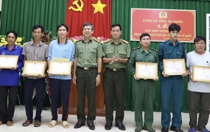 Khen thưởng đột xuất 6 người dân dũng cảm cứu nhóm người Việt Nam trốn khỏi sòng bạc ở Campuchia