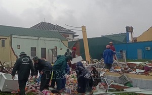 Quảng Trị: Lốc xoáy khiến nhiều trụ sở, nhà dân bị tốc mái, đổ sập